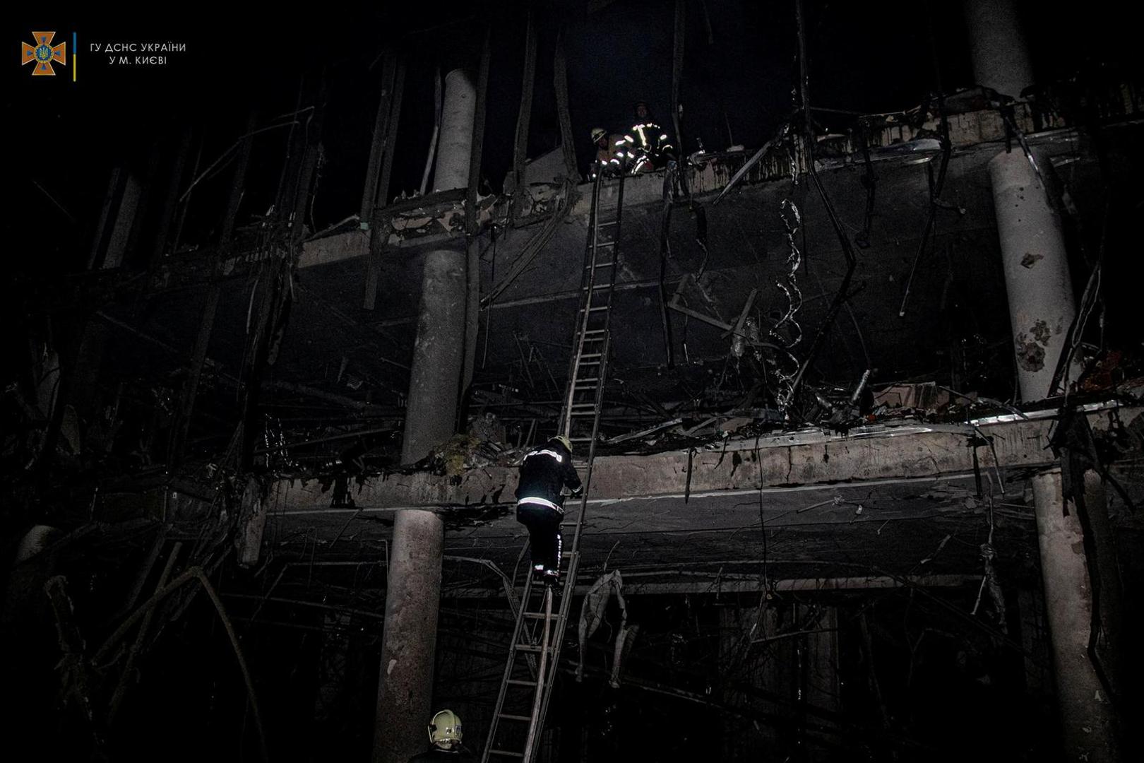 Rescuers work at the site of a shopping mall damaged by an airstrike, as Russia's attack on Ukraine continues, in Kyiv, Ukraine, in this handout picture released March 21, 2022.  Press service of the State Emergency Service of Ukraine/Handout via REUTERS ATTENTION EDITORS - THIS IMAGE HAS BEEN SUPPLIED BY A THIRD PARTY. Photo: State Emergency Service/REUTERS