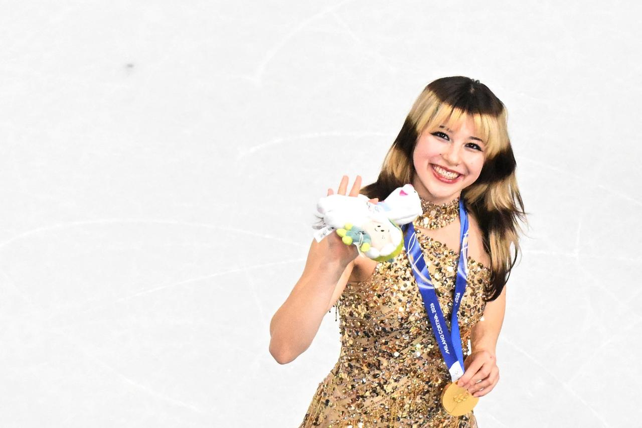 Figure Skating - Women Single Skating - Victory Ceremony