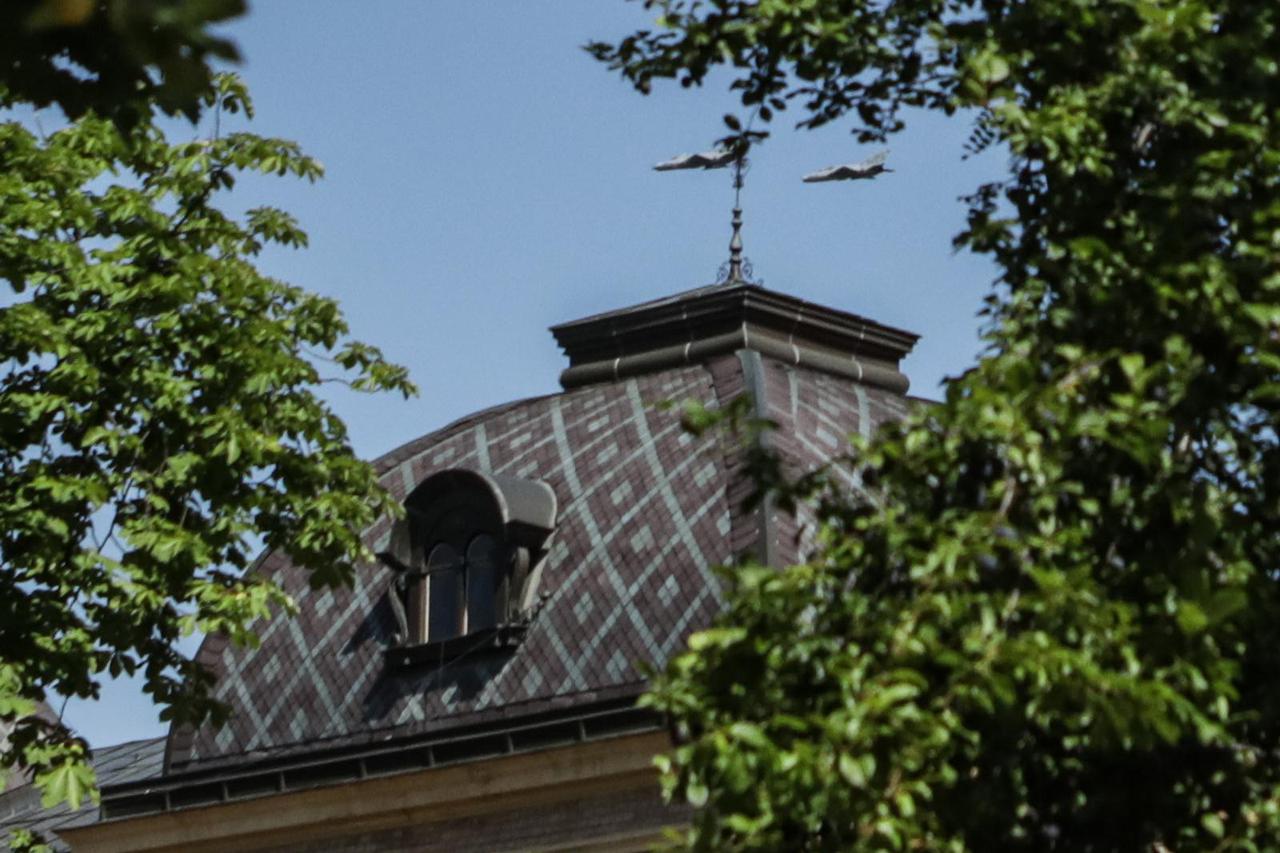 Povodom obilježavanja 30. obljetnice pogibije brigadira Antuna Radoša dva aviona MiG-21 HRZ-a preletjeli su gradsko groblje Mirogoj 