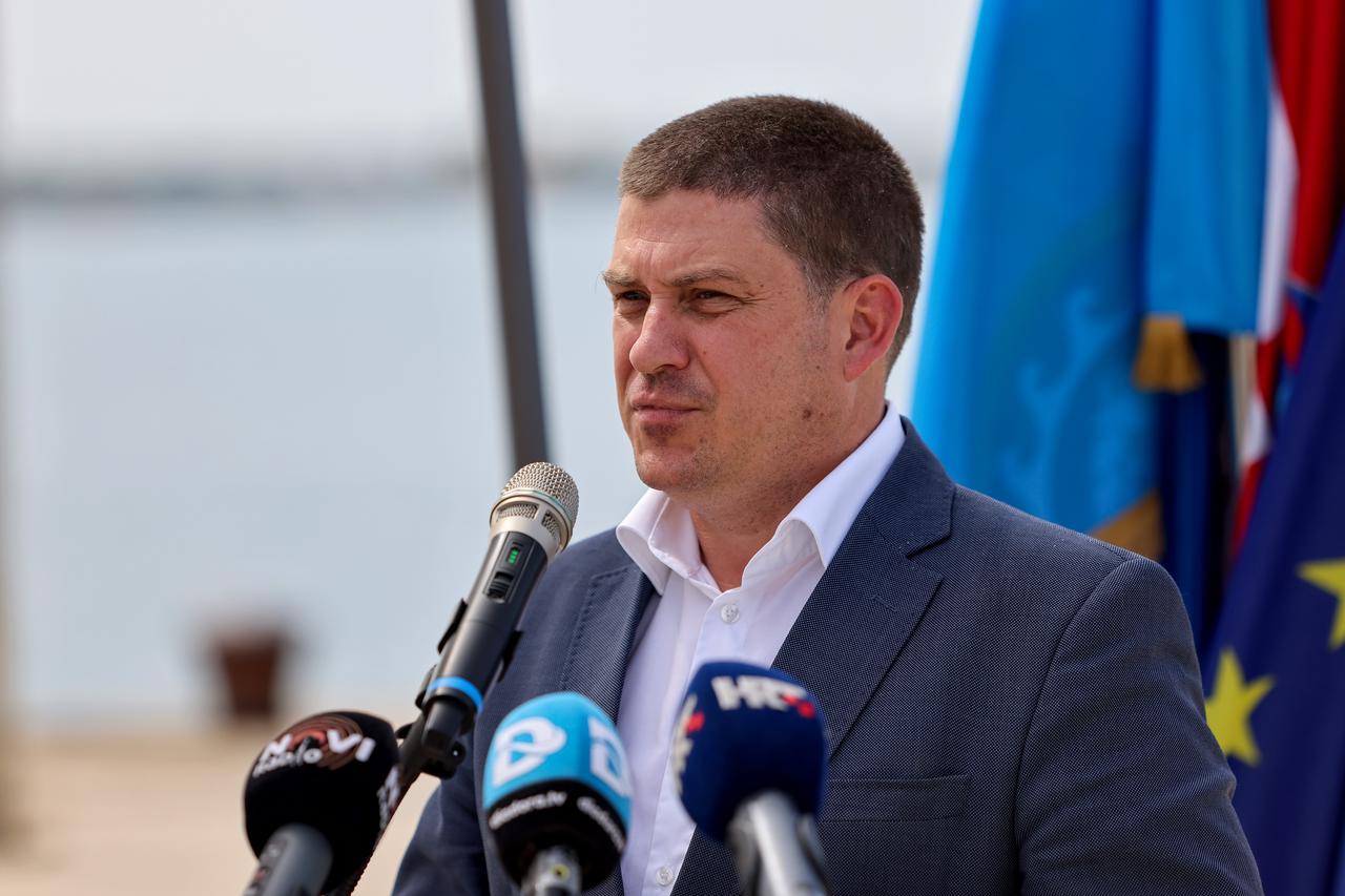 Vrsi: Potpisan Ugovor o dodjeli bespovratnih sredstava za projekt "Dogradnja lučkog bazena glavni gat – mulo u naselju Vrsi"