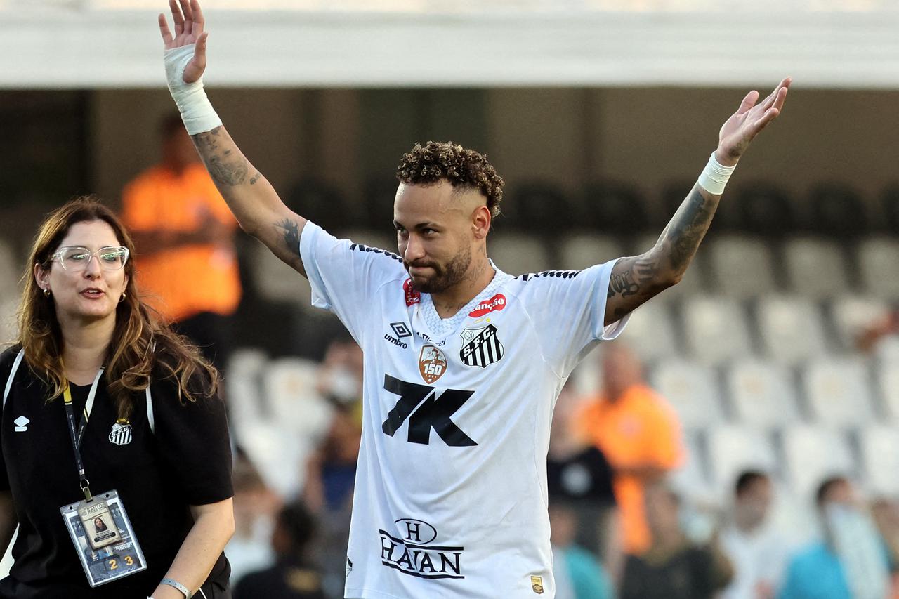 FILE PHOTO: Soccer-Neymar extends Santos deal through 2026, eyeing World Cup return