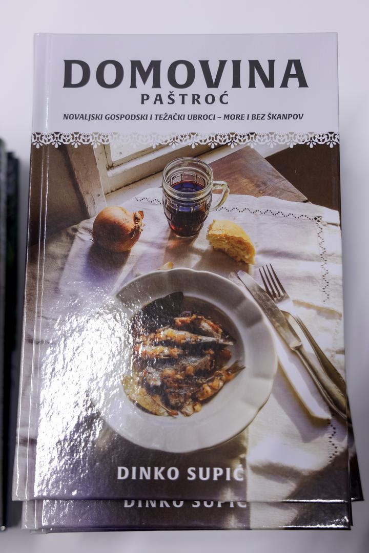 05.02.2026., Novalja - Predstavljanje knjige Domovina, Pastroc autora Dinka Supica Photo: Sime Zelic/PIXSELL