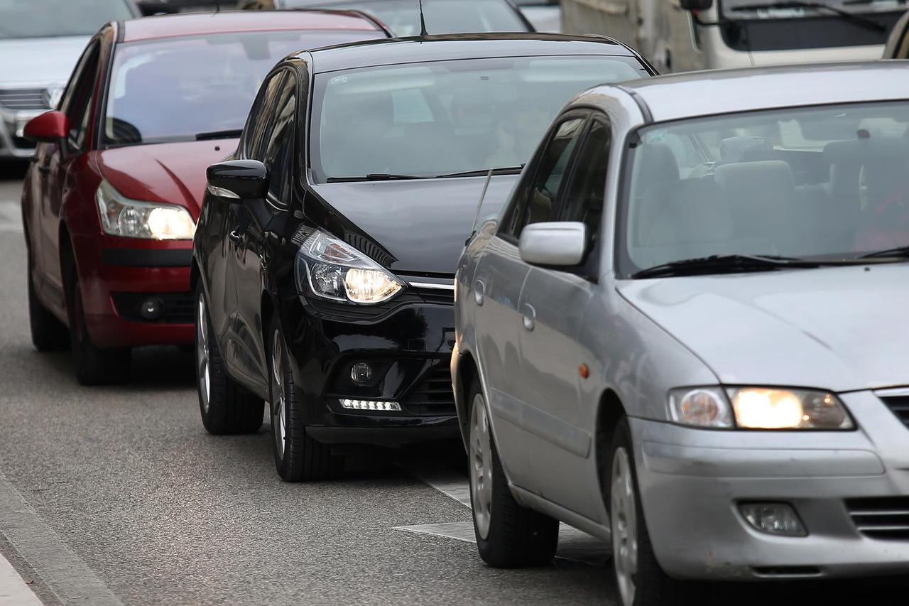 Od 01. studenoga obavezno je imati upaljena svjetla za vrijeme dnevne vožnje