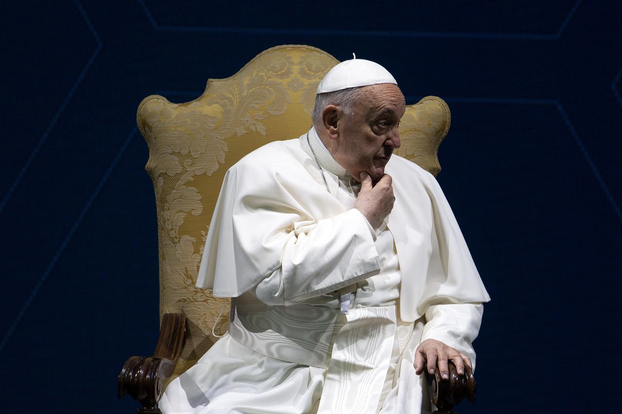 Roma, Papa Francesco tra i partecipanti agli Stati Generali della Natalità