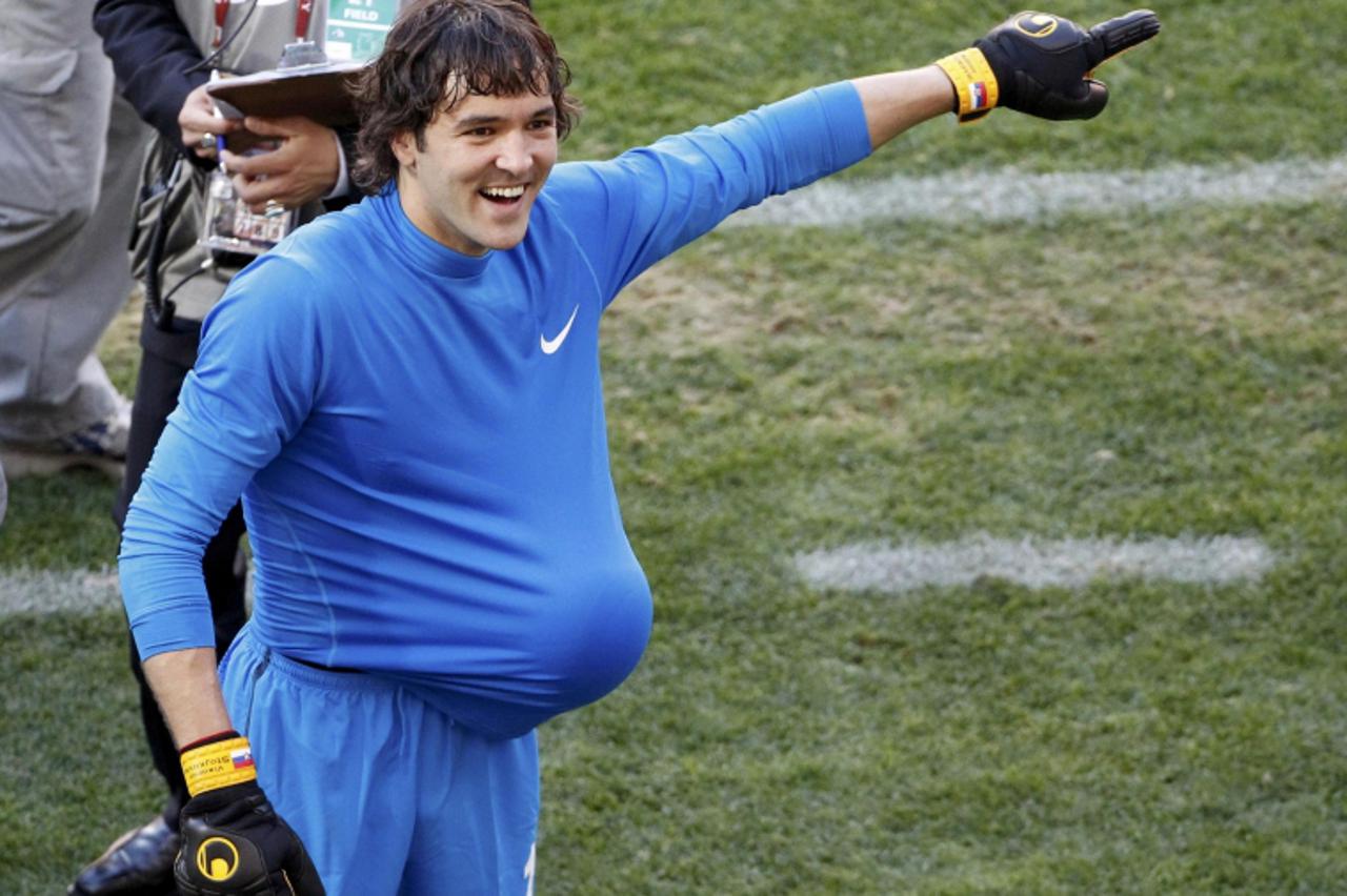 \'Serbia\'s goalkeeper Vladimir Stojkovic gestures after his team\'s victory over Germany in a 2010 World Cup Group D soccer match at Nelson Mandela Bay stadium in Port Elizabeth June 18, 2010. REUTER