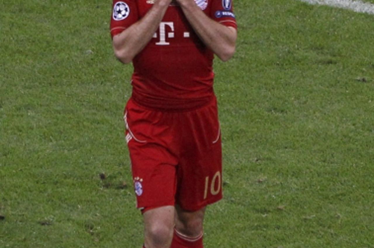 'Arjen Robben of Bayern Munich reacts to a missed shot during his Champions League final soccer match against Chelsea at the Allianz Arena in Munich, May 19, 2012. REUTERS/Michaela Rehle (GERMANY  - T