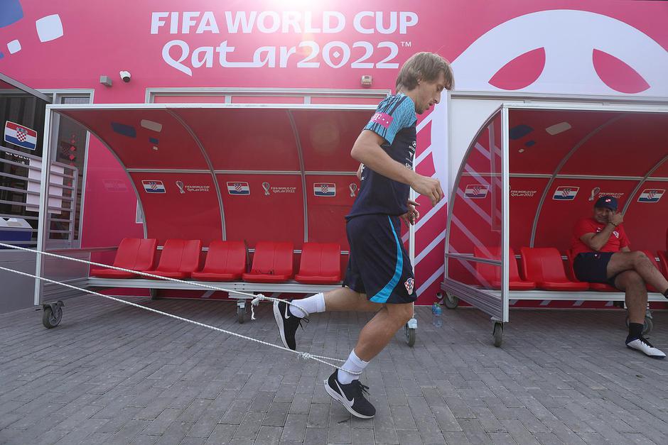 Doha: Luka Modrić prije treninga odradio je samostalno zagrijavanje i vježbe
