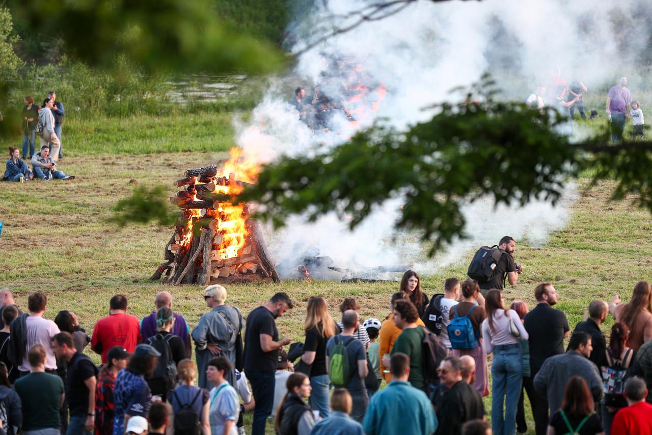 Zagreb: Na savskom nasipu održani su Trnjanski kresovi