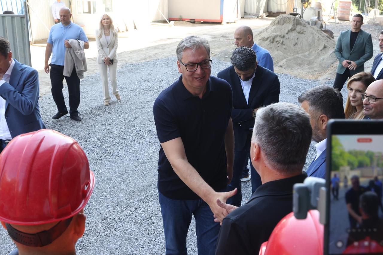 The President of the Republic of Serbia Aleksandar Vucic visited the construction works of the University Children's Clinic Tirsova 2.Predsednik Republike Srbije Aleksandar Vucic obisao je radove na sanaciji i adaptaciji Klinike za ginekologiju i akuser