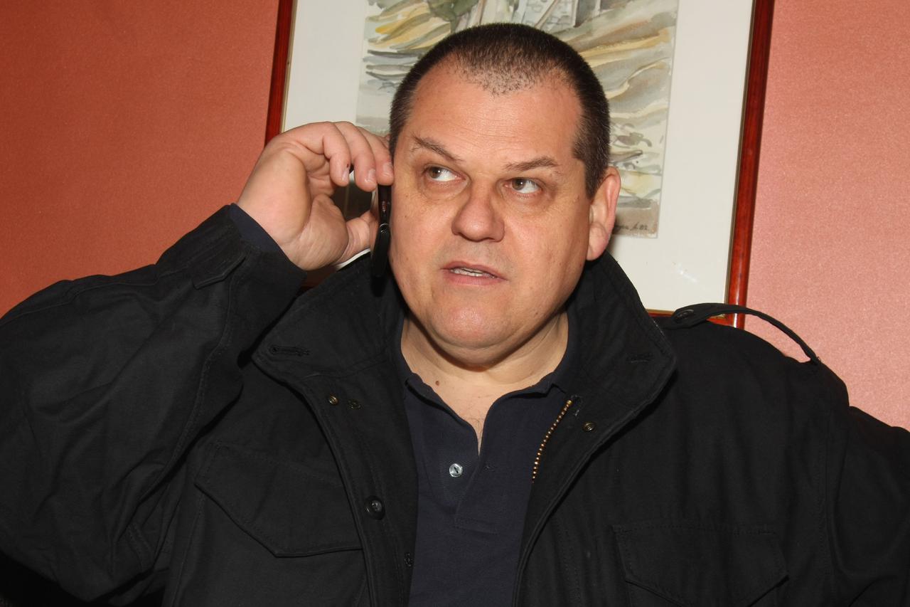 23.12.2010. Karlovac - Hrvatski branitelj Mihajlo Hrastov nakon oslobadajuce presude Ustavnog suda izasao iz zatvora u Lepoglavi gdje je sluzio zatvorsku kaznu. Hrastov je bio osuden za ratni slucaj Koranski most u kojem je ubijeno 13. rezervista JNA.Hras