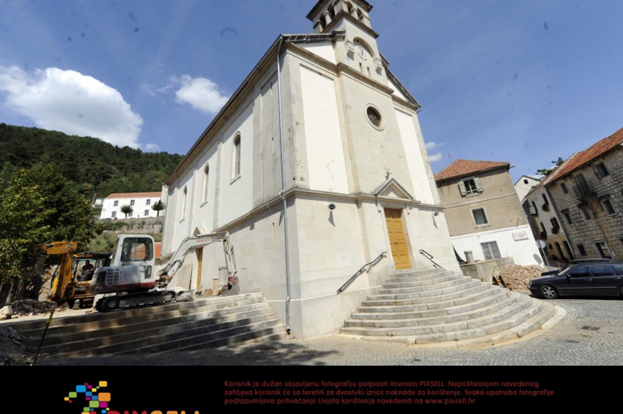 '01.09.2011., Vrlika - Zupa gospe Ruzarice u Vrlici u kojoj je do 2004. godine sluzio fra Ante Madunic, optuzen za seksualno uznemiravanje u Proloscu. Photo: Tino Juric/PIXSELL'