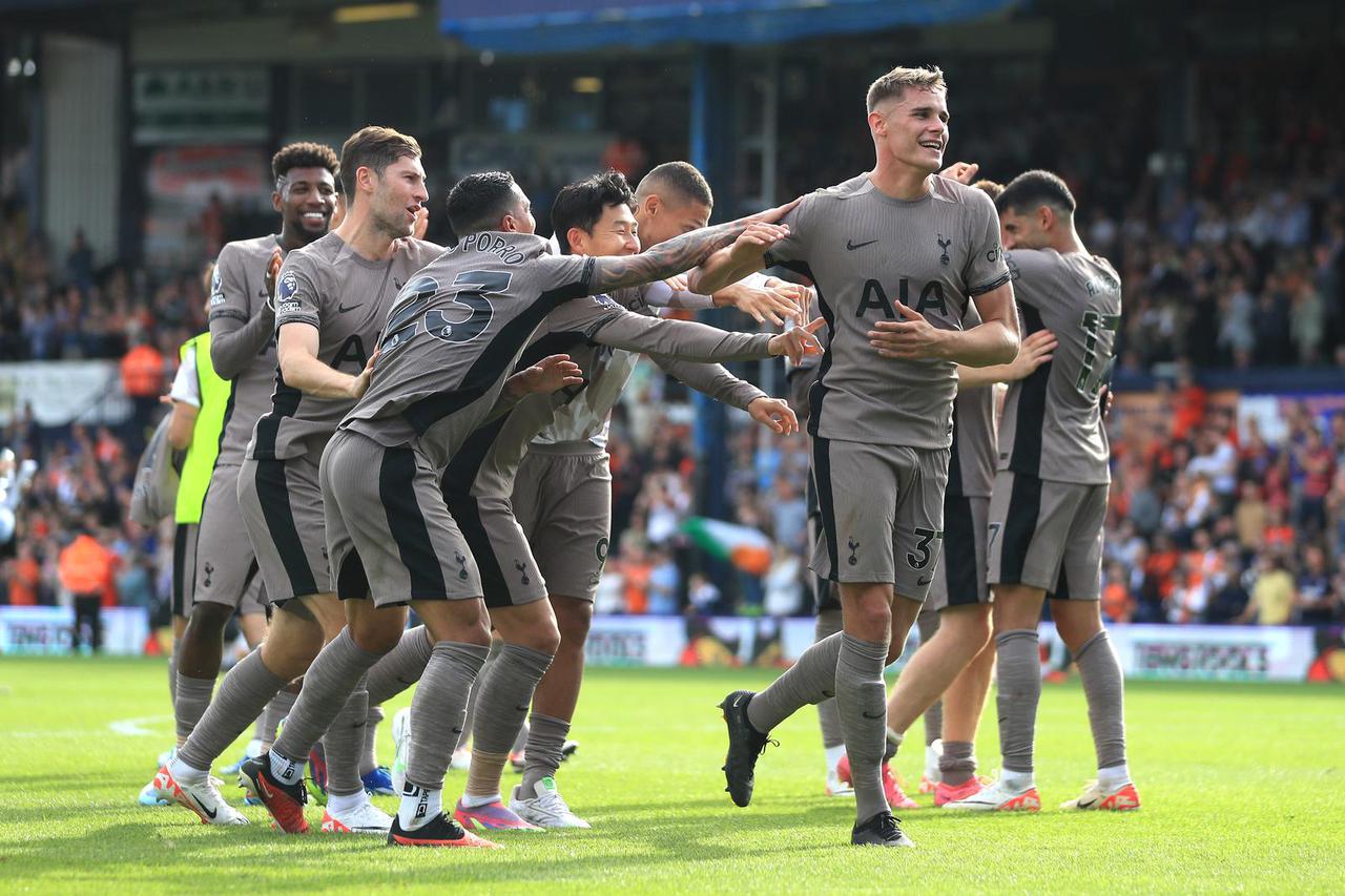 Luton Town v Tottenham Hotspur - Premier League - Kenilworth Road