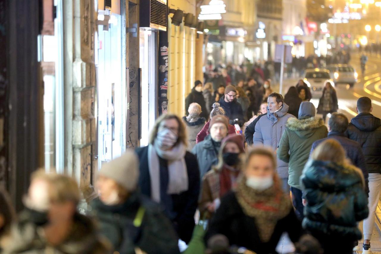 Zagreb: Centar grada u večernjim satima obilježio dugo očekivani i popularni Black Friday