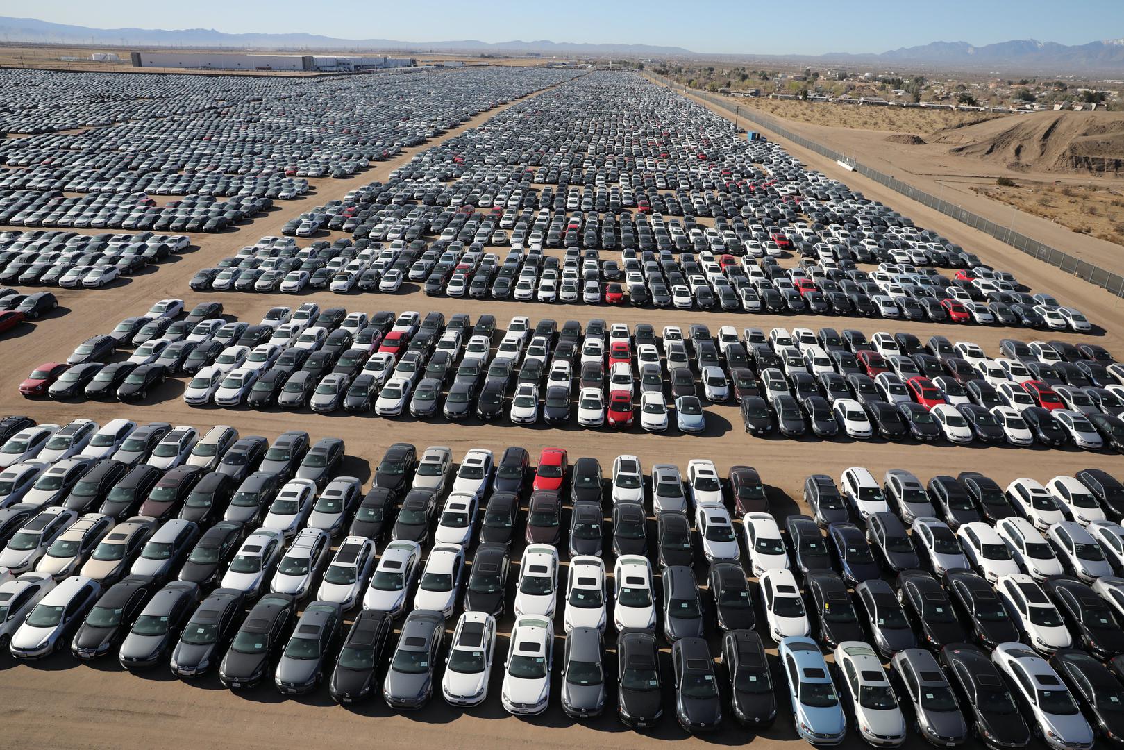 Ovo je samo jedno od 37 skladišnih površina koje tvrtka posjeduje u SAD, u kojima je smješteno gotovo 300.000 vozila. 