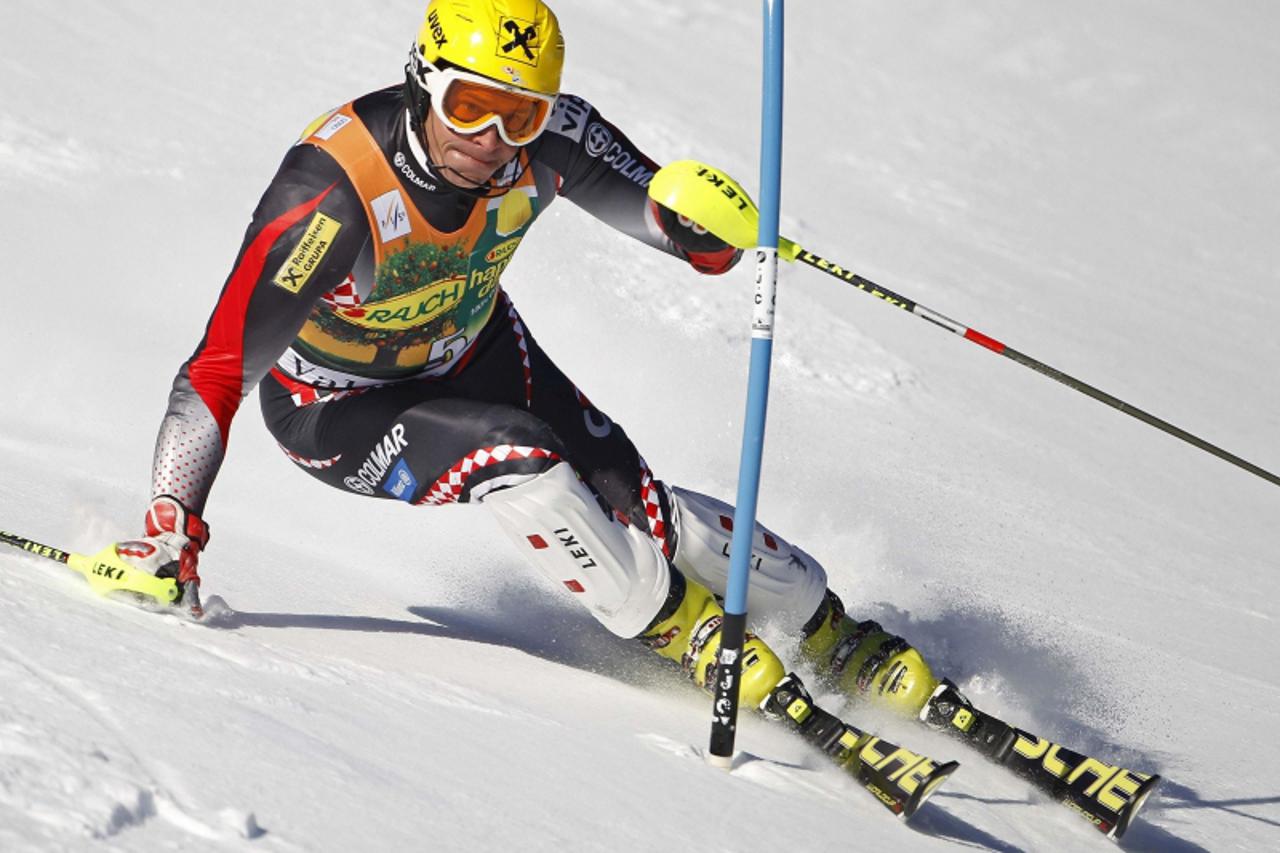 \'Ivica Kostelic of Croatia skis during the first leg in the men\'s World Cup Slalom skiing race in Val d\'Isere, French Alps, December 12, 2010. REUTERS/Yves Herman (FRANCE - Tags: SPORT SKIING)\'
