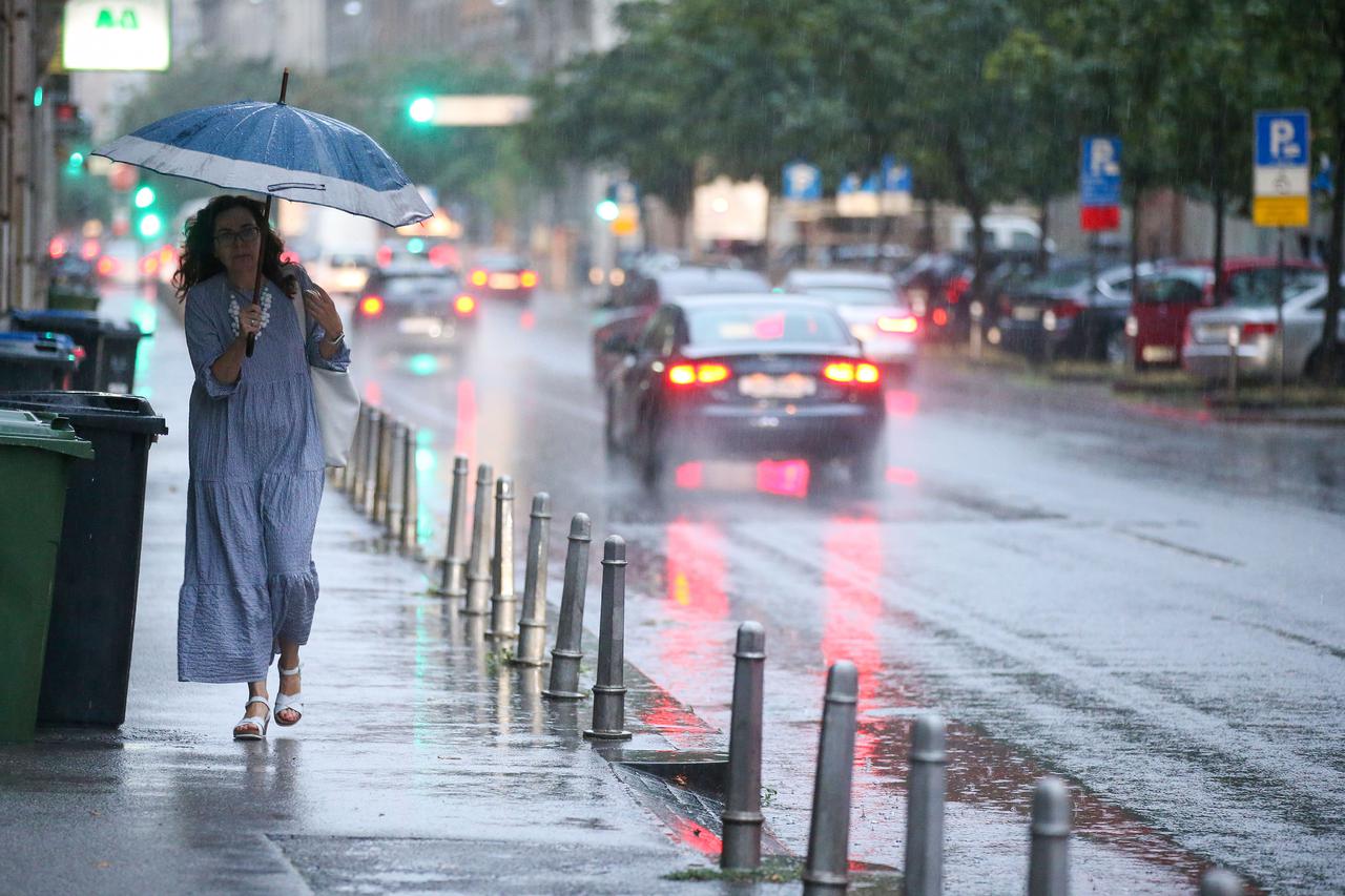 Grmljavina i kiša u večernjim satima zahvatila Zagreb