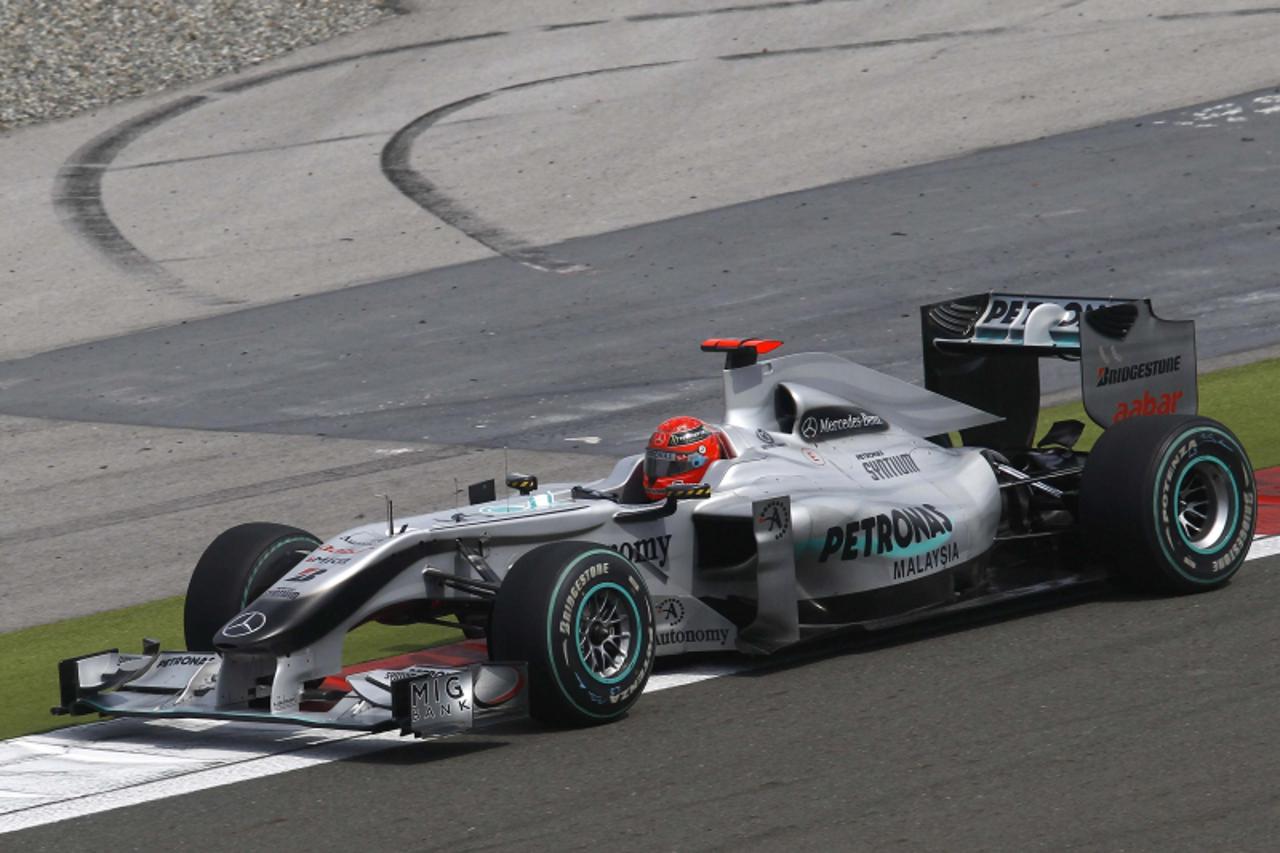 'Mercedes Formula One driver Michael Schumacher of Germany drives his car during the Turkish F1 Grand Prix at the Istanbul Park circuit in Istanbul May 30, 2010.   REUTERS/Leonhard Foeger (TURKEY - Ta