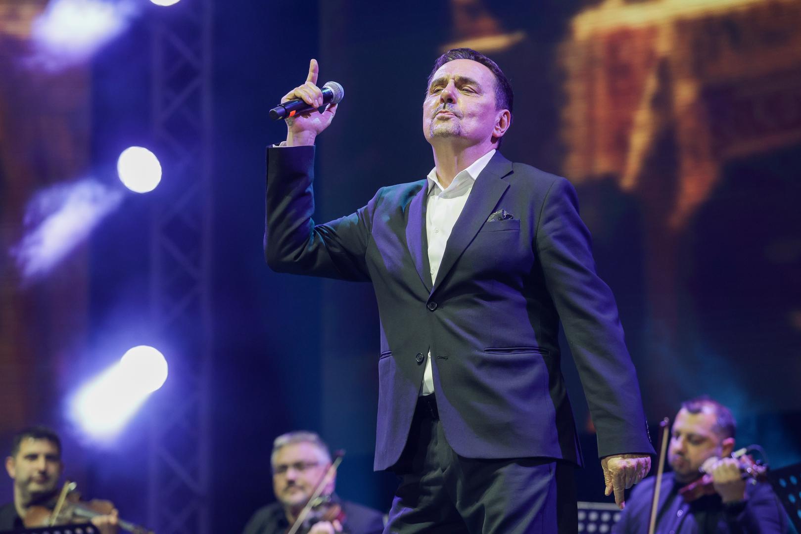 Jedan od najupečatljivijih dijelova večeri pripao je Draganu Kojiću Kebi, čije su izvedbe pjesama „Svirajte noćas samo za nju“, „Sliku tvoju ljubim“ i „Za Ljiljanu“ glasne ovacije.