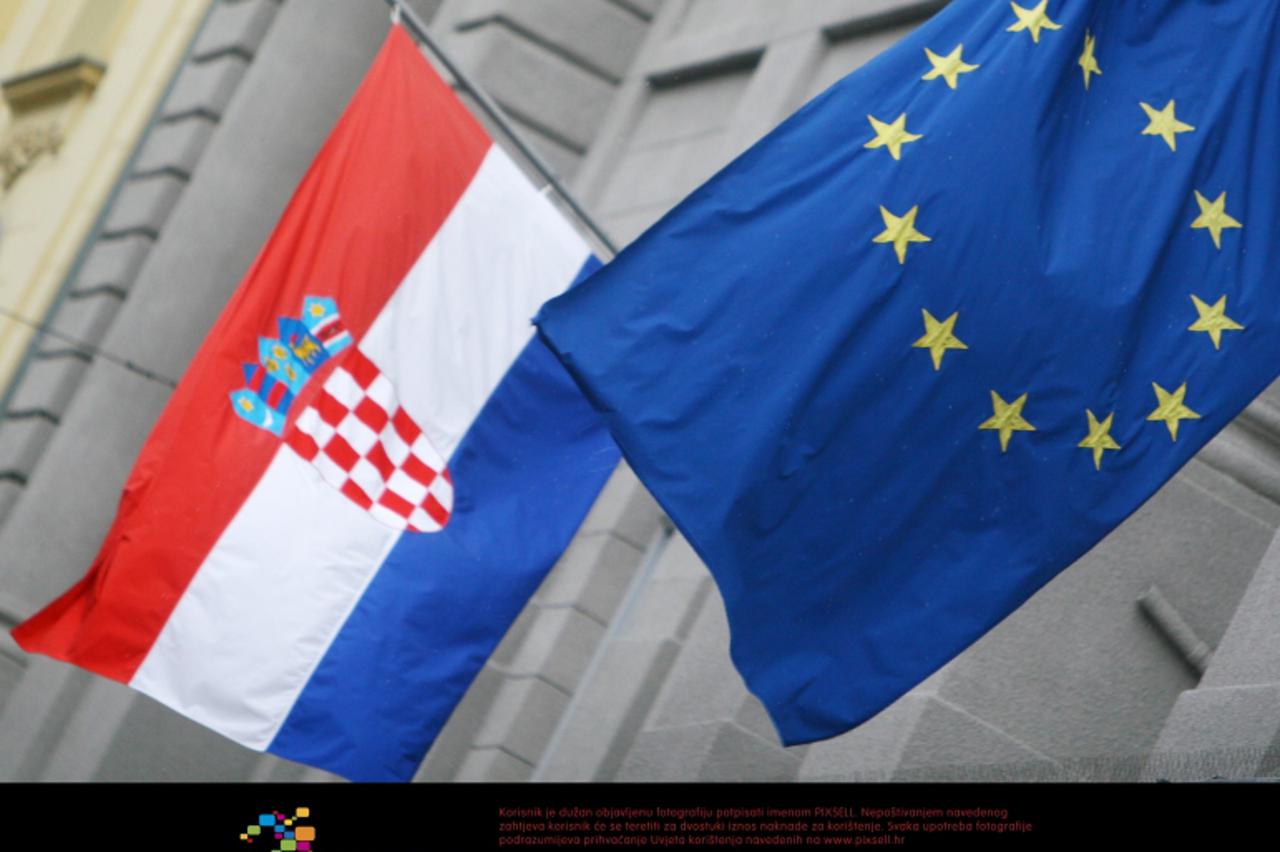 '21.01.2011.,Zagreb - Na zgradi Ministarstva financije zastava Europske unije i hrvatska zastava  izvjesene su na procelje zgrade. Photo: Goran Jakus/PIXSELL'