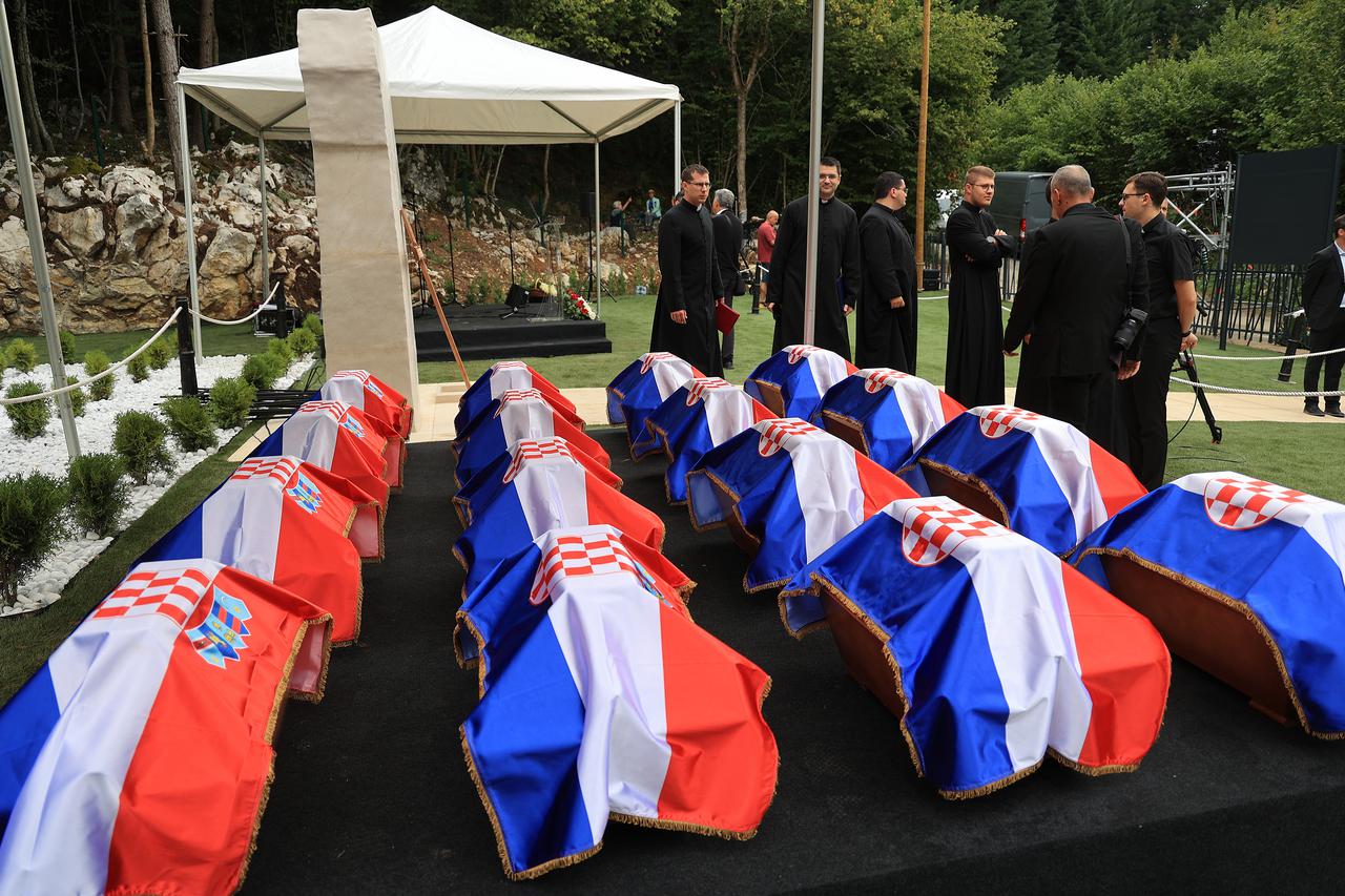 Posljednji ispraćaj i ukop 814  žrtava Drugog svjetskog rata i poslijeratnog razdoblja ekshumiranih iz masovne grobnice jama Jazovka