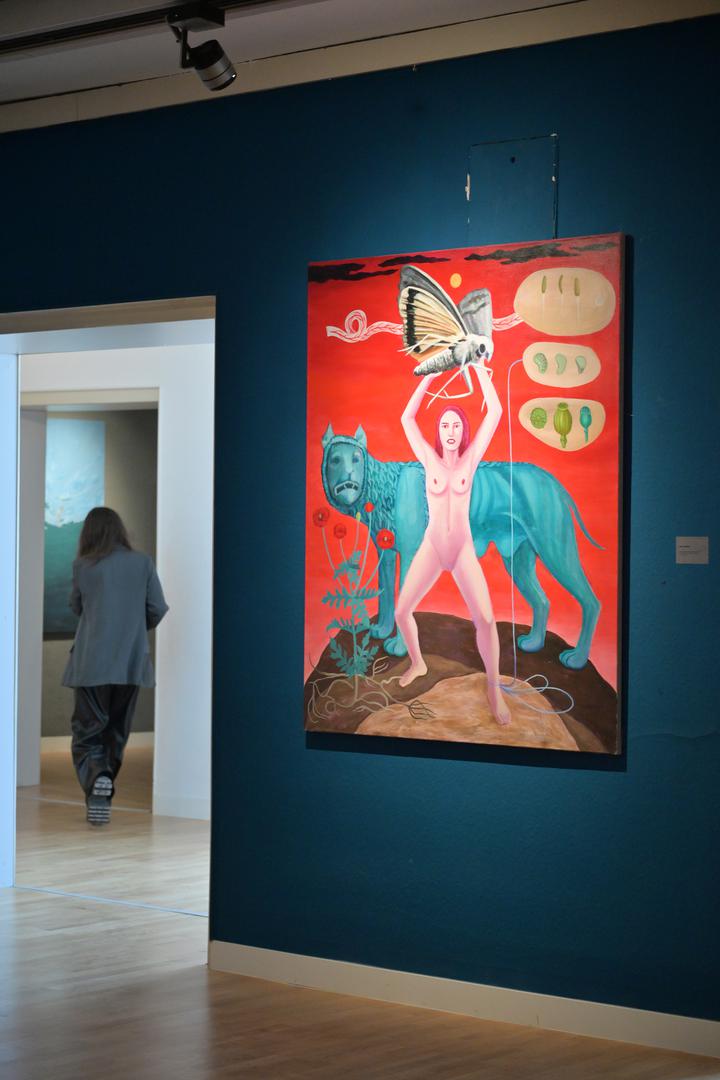 Tradicionalno, u okviru Bijenala slikarstva predstavlja se i međunarodna izložba kojom se, prema konceptu gostujućeg kustosa, donosi presjek slikarske scene jednog europskog grada. Do sada su predstavljeni Berlin (2011.), Beč (2013.), Gdansk (2015.), Prag (2017.), Leipzig (2019.), Dublin (2021.) i Vilnius (2023.). Na ovogodišnjem Bijenalu hrvatsku slikarsku scenu sučelit ćemo s austrijskom kroz izložbu: Beyond Boundaries: Perspectives on Contemporary Painting from Graz, prema koncepciji Luise Kloos