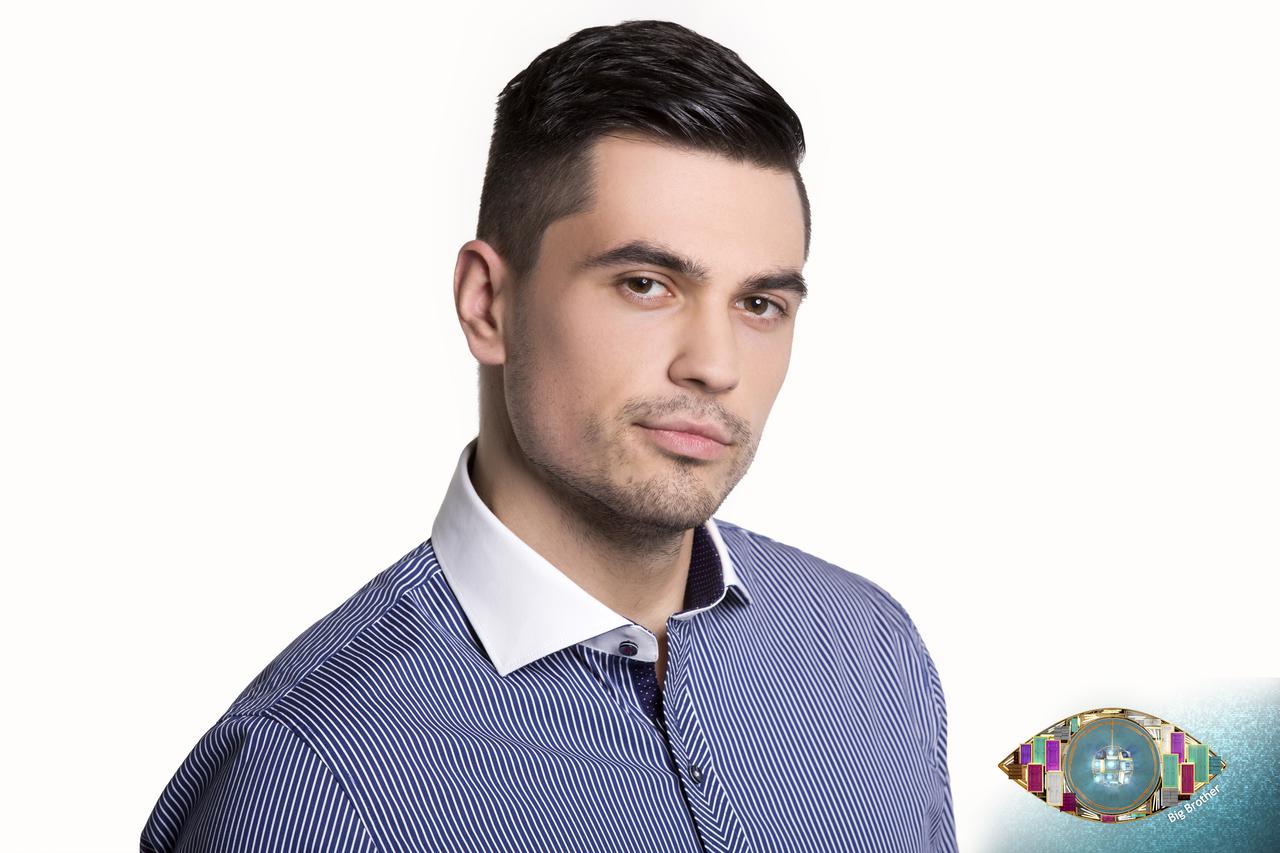 Luka Rok Medunović ima 23 godine i dolazi iz Zagreba, a po zanimanju je kuhar. Ističe kako mu je izgled jako bitan, a u teretanu odlazi čak 6 puta tjedno. Za sebe kaže kako ima puno samopouzdanja i samopoštovanja, a ponekad je nagle naravi.