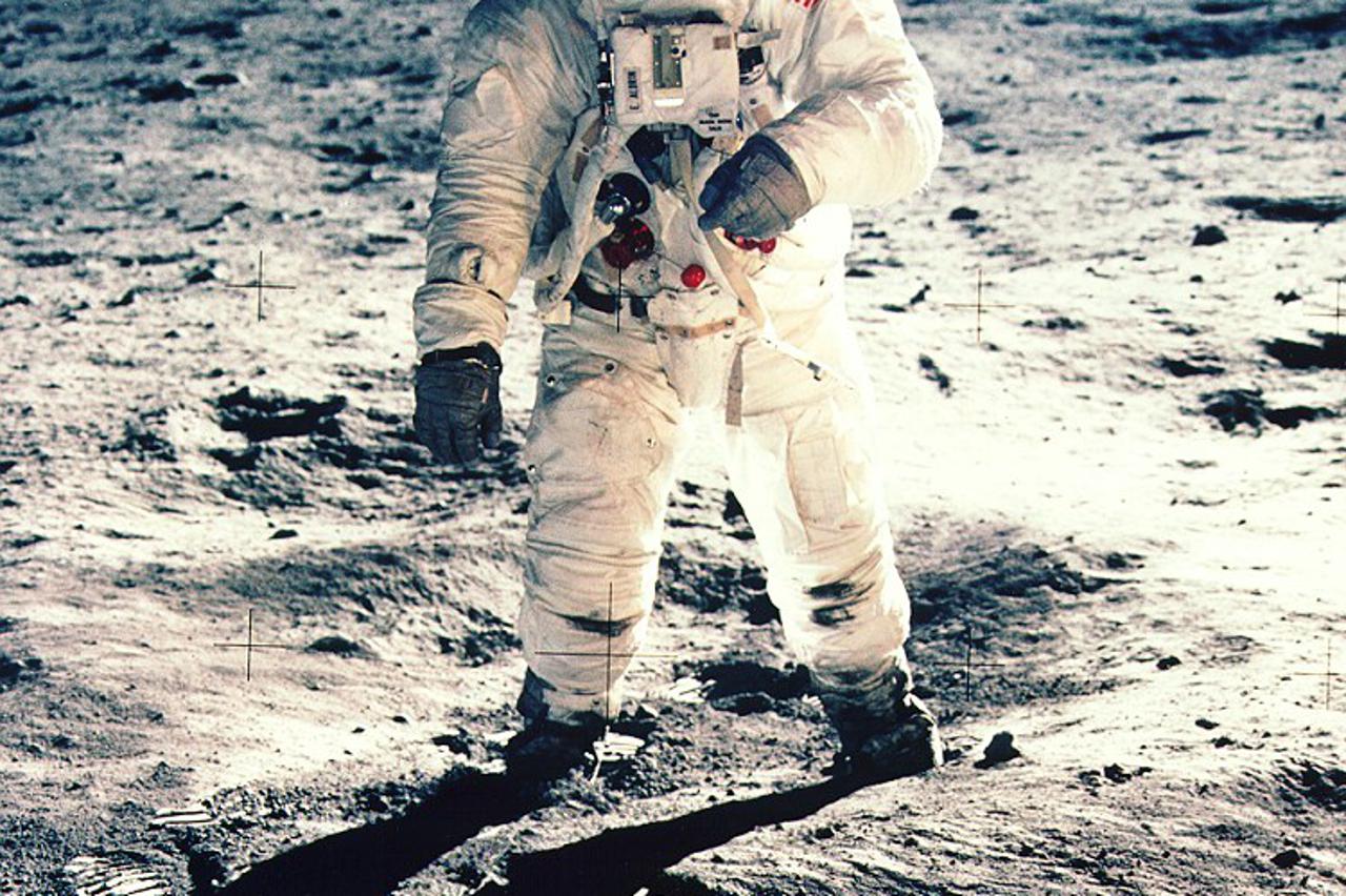 Čovjek na Mjesecu, Apollo