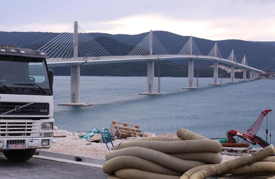 Pogled na gradilište Pelješkog mosta 