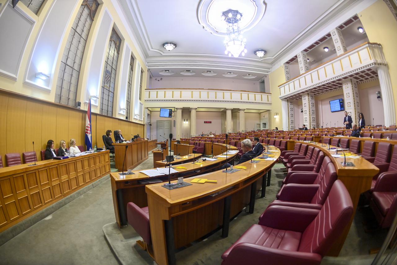 Zagreb: U iščekivanju rasprave o povjerenju ministrici poljoprivrede Mariji Vučković