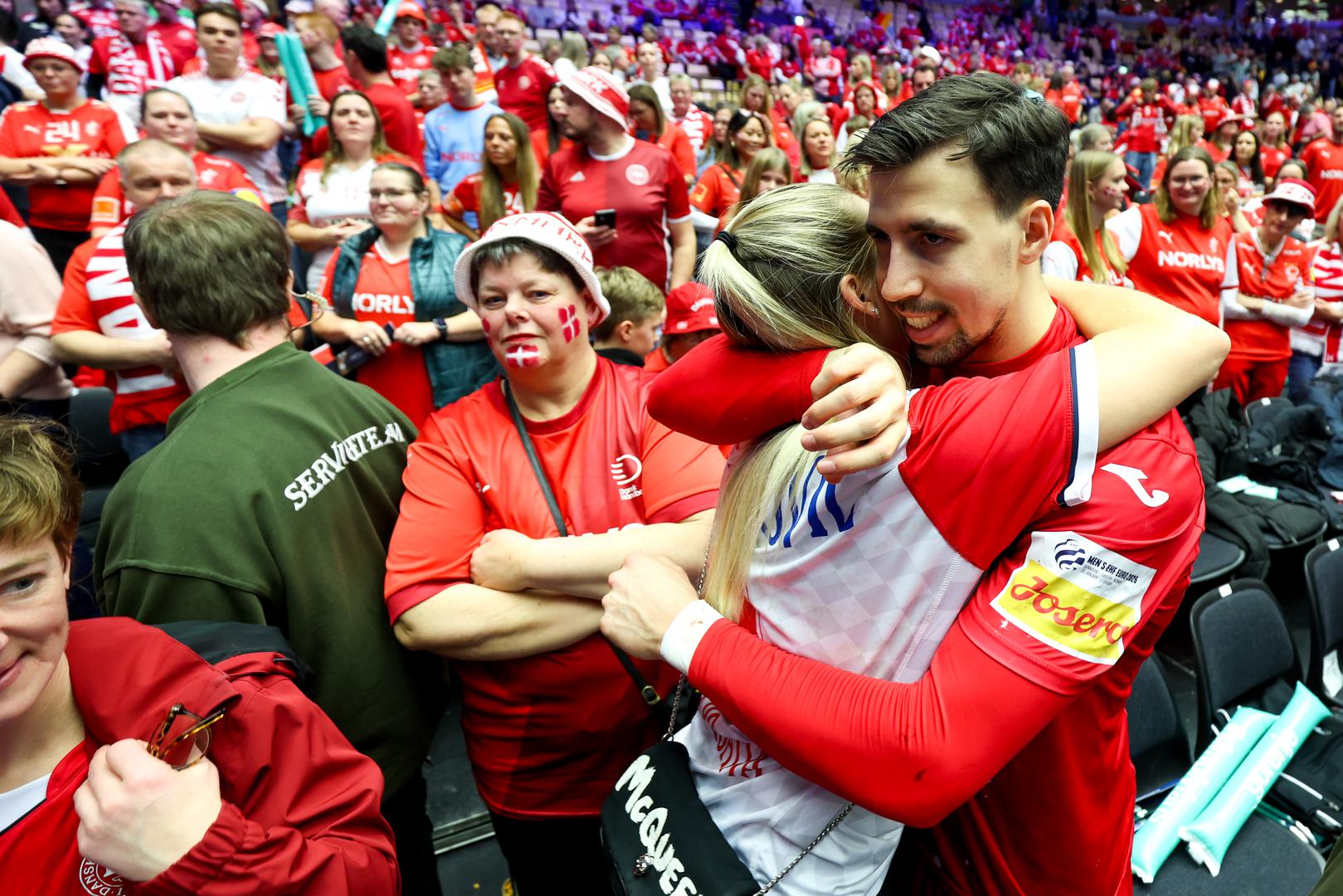 Presudan čimbenik bio je njemački vratar Andreas Wolff koji je skupio 14 obrana, dok su Mandić i Kuzmanović na našem golu zaustavili tek osam udaraca.