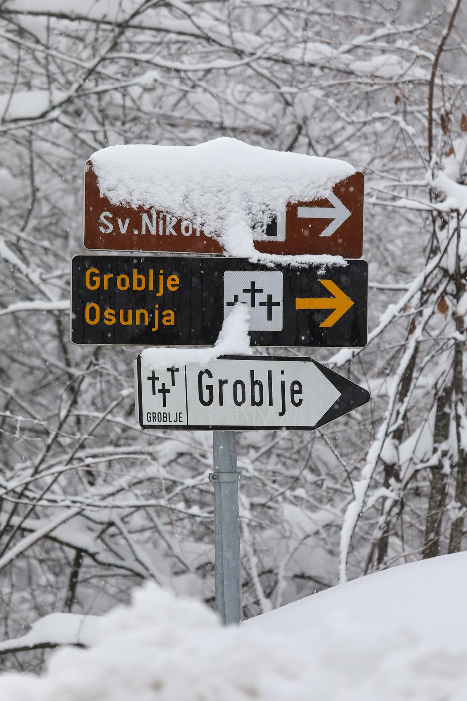 Obilan snijeg otežava život stanovnika Žumberka