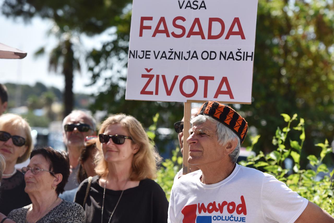 Prosvjed u Vodicama protiv postavljanja bazne stanice na zgradu