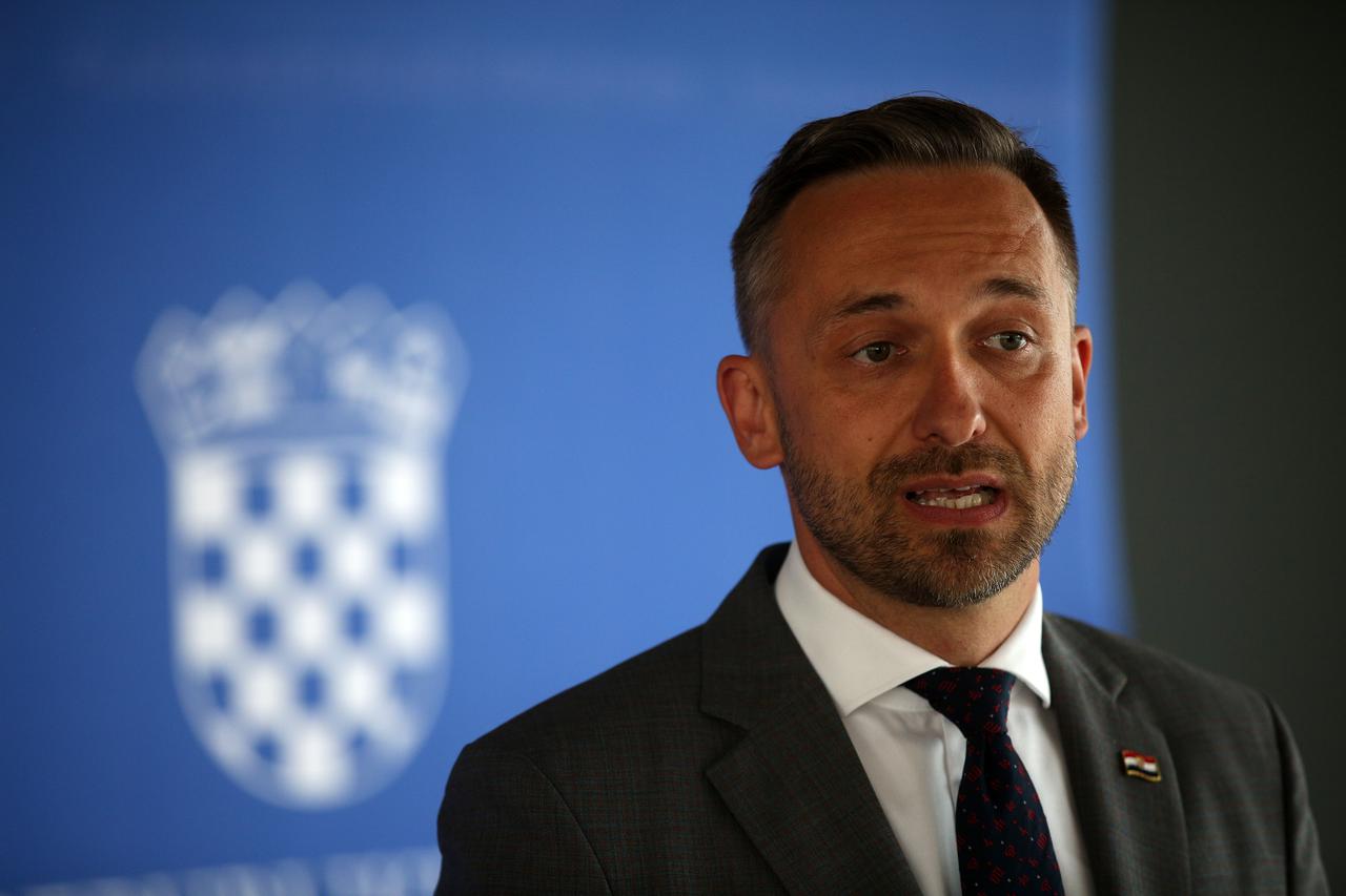 Zagreb: Konferencija za medije ministra Marina Piletića