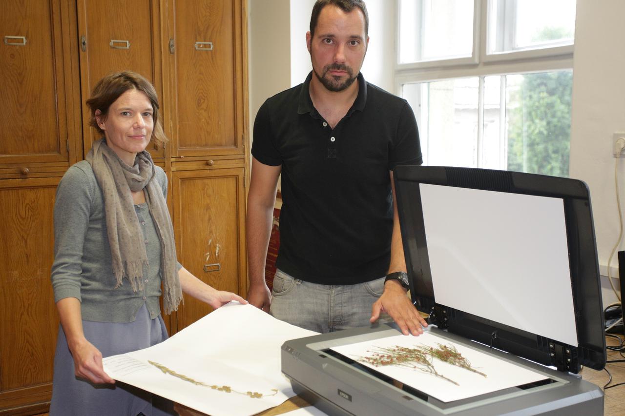 25.09.2015., Zagreb - U Botanickom zavodu predstoji skeniranje cjelokupne zbirke herbarija. Ivana Resetnik, Vedran Segota.  Photo: Zarko Basic/PIXSELL