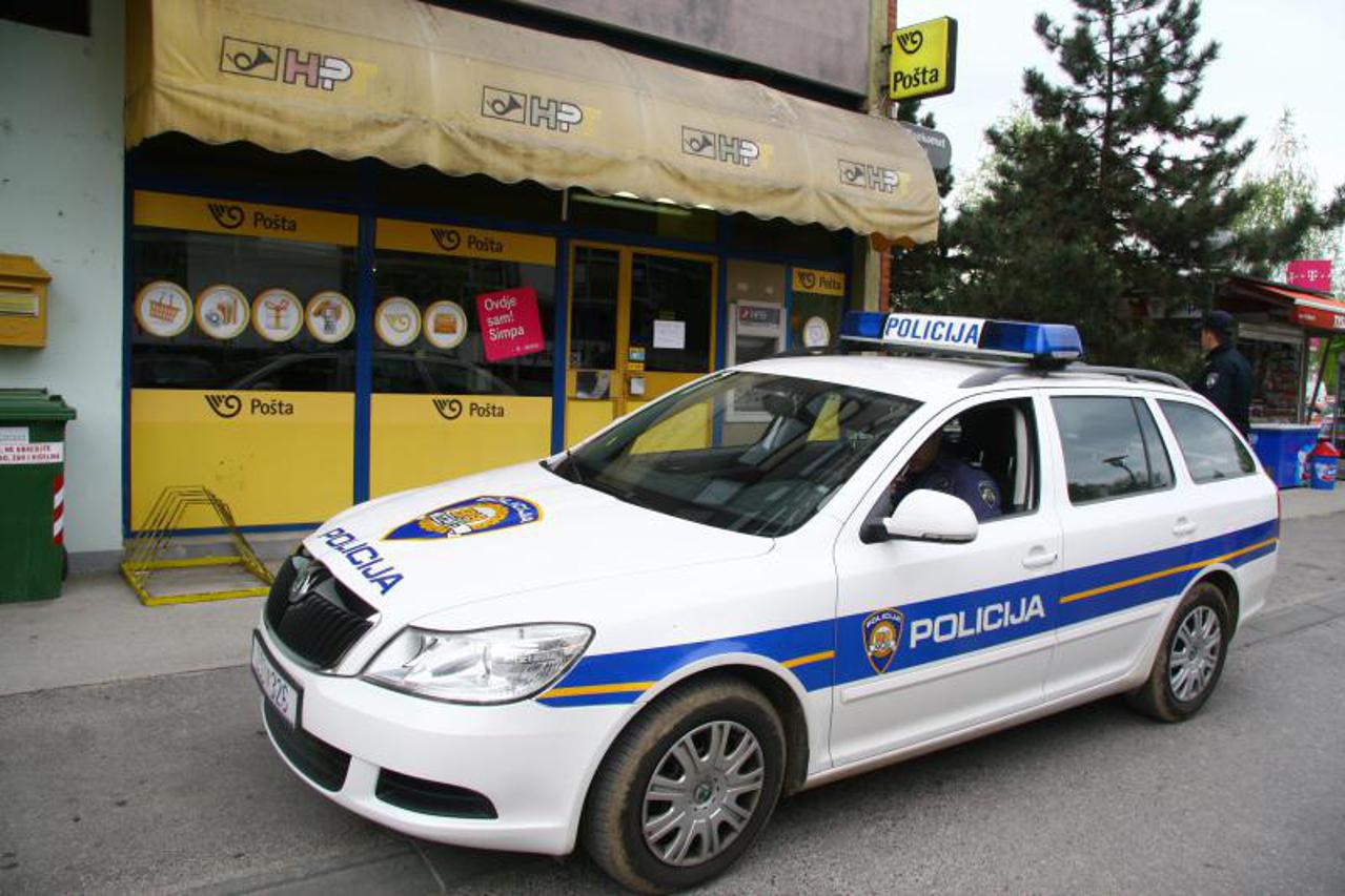 pljačka, pošta, policija (1)