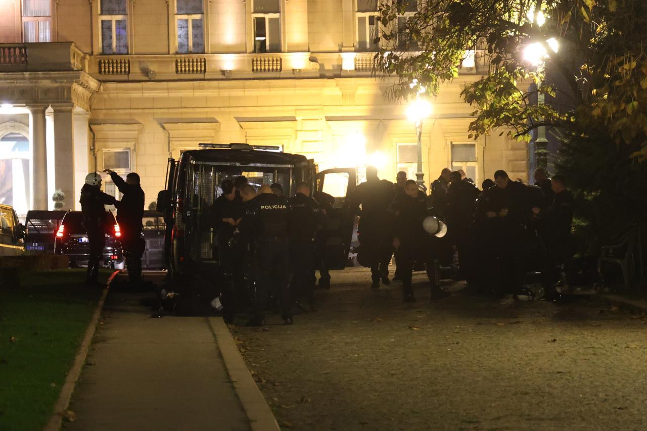 Srbija: Policija se okuplja kod Ćacilanda