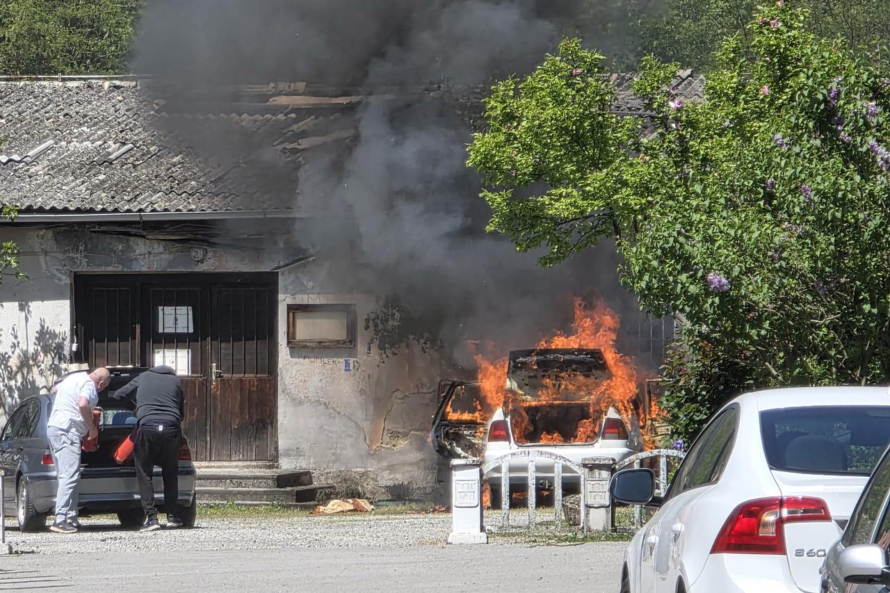 Zagreb: Zapalio se automobil  pored ulaza u park šumu Dotrščina