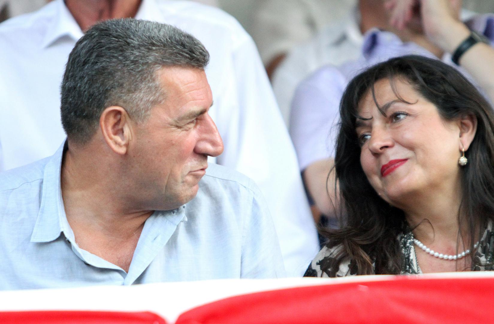 Dunja Gotovina, rođena Zloić, prije udaje za generala Antu Gotovinu radila je u Ministarstvu obrane, gdje je uživala veliko povjerenje tadašnjeg ministra obrane Gojka Šuška. Upravo su se ondje, prema dostupnim informacijama, upoznali ona i Gotovina te započeli svoju ljubavnu priču.