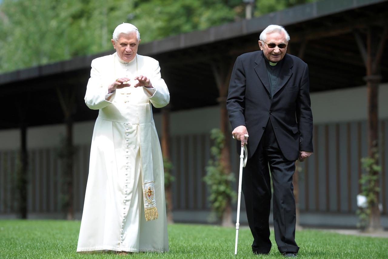 Papa Benedikt XVI s bratom