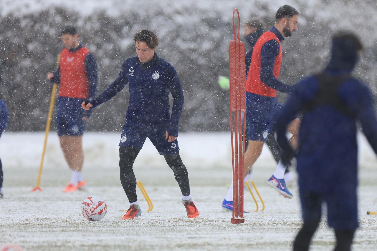 Trening GNK Dinamo na snijegu prije odlaska na pripreme u Čatež