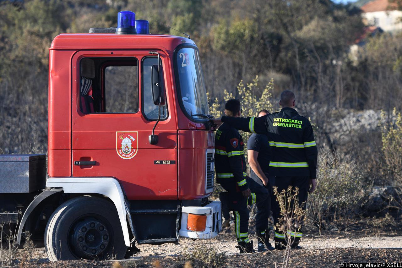 Podru?je Rasline i Zatona i dalje nadziru vatrogasci