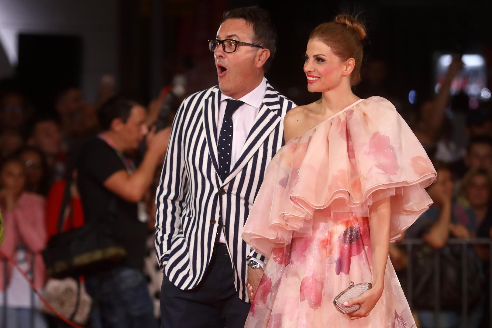 Tepihom su prošetali i Lejla i Tarik Filipović, a ruku pod ruku i Goran Bogdan i Ivana Roščić. 