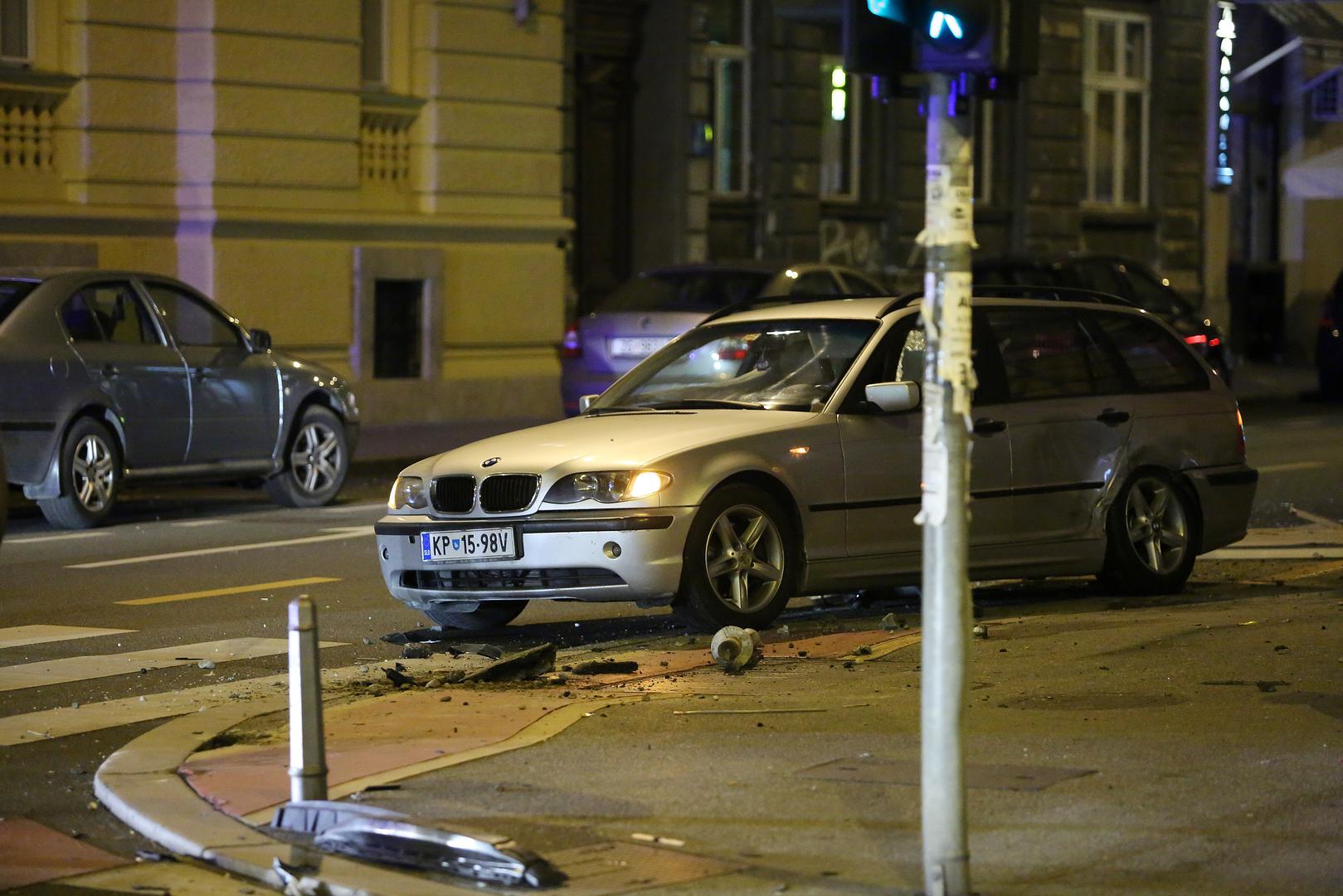 U centru Zagreba večeras su se sudarili BMW slovenskih registarskih oznaka i Volvo zagrebačkih registarskih oznaka. 
