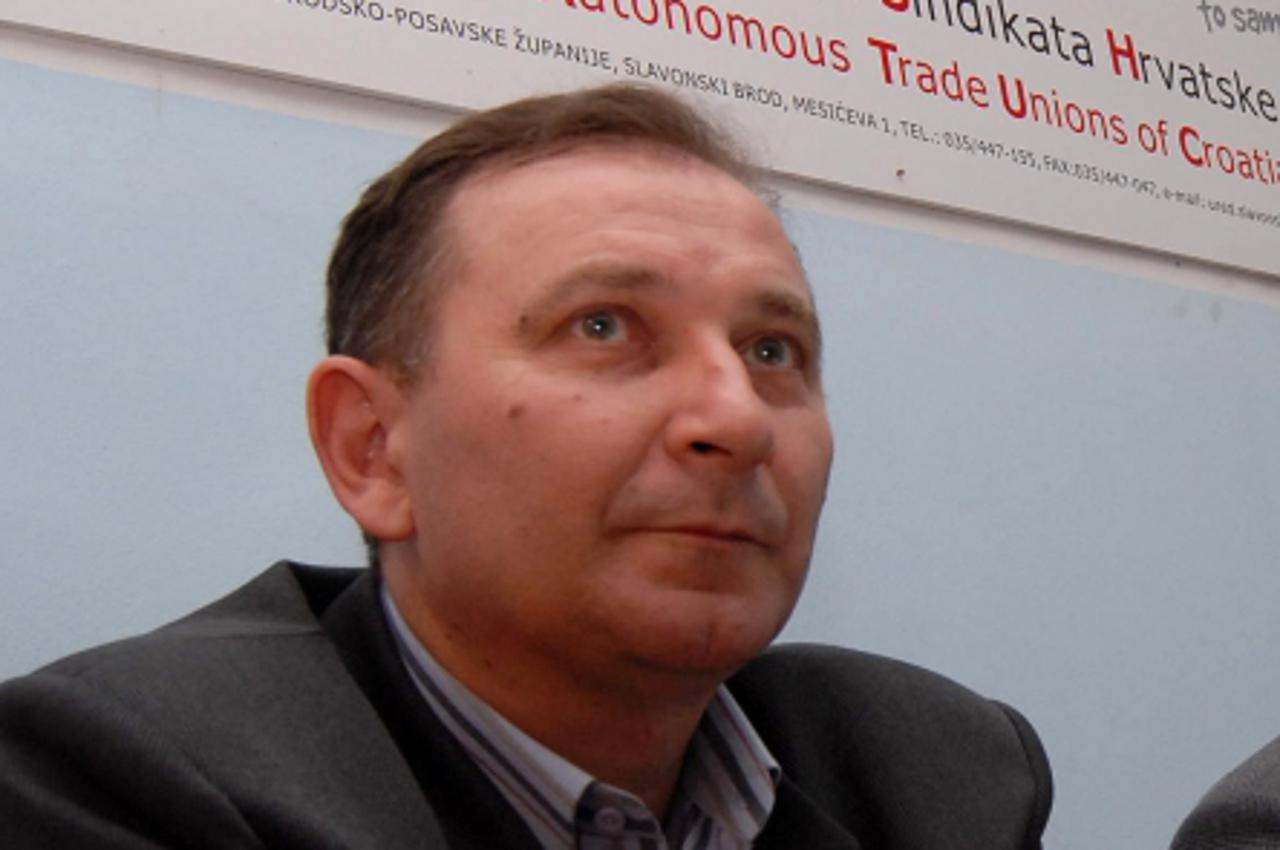 'slavonija-17.03.11-slavonski brod -hrvatska -  predstavnici SSSH i predsjednik mladen novosel u slavonskom brodu-ni jedna vlada nece moci izbjeci ispunjavanje  prava radnika Photo: Ivica Galovic/PIXS