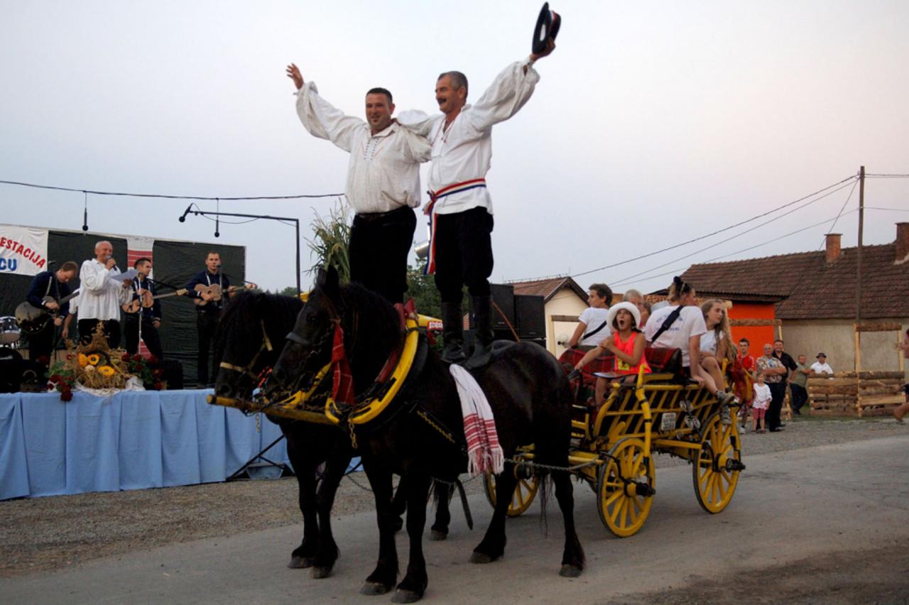 grabarje,folklor,portal (1)