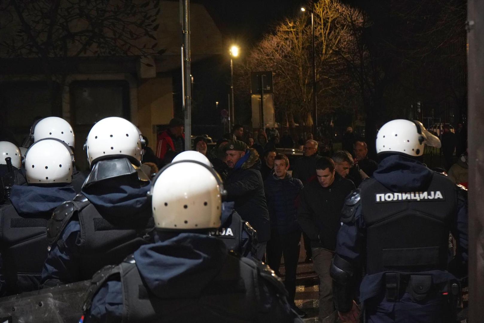 Glasanje na izborima proteklo je uz brojne prijavljene nepravilnosti u većini mjesta, česte tučnjave i fizičke obračune, desetke ozlijeđenih građana, aktivista i novinara.