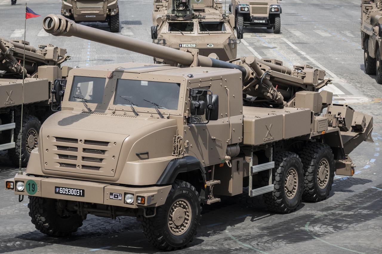 Pariz: Tradicionalna parada Elizejskim poljanama povodom Dana pada Bastilje