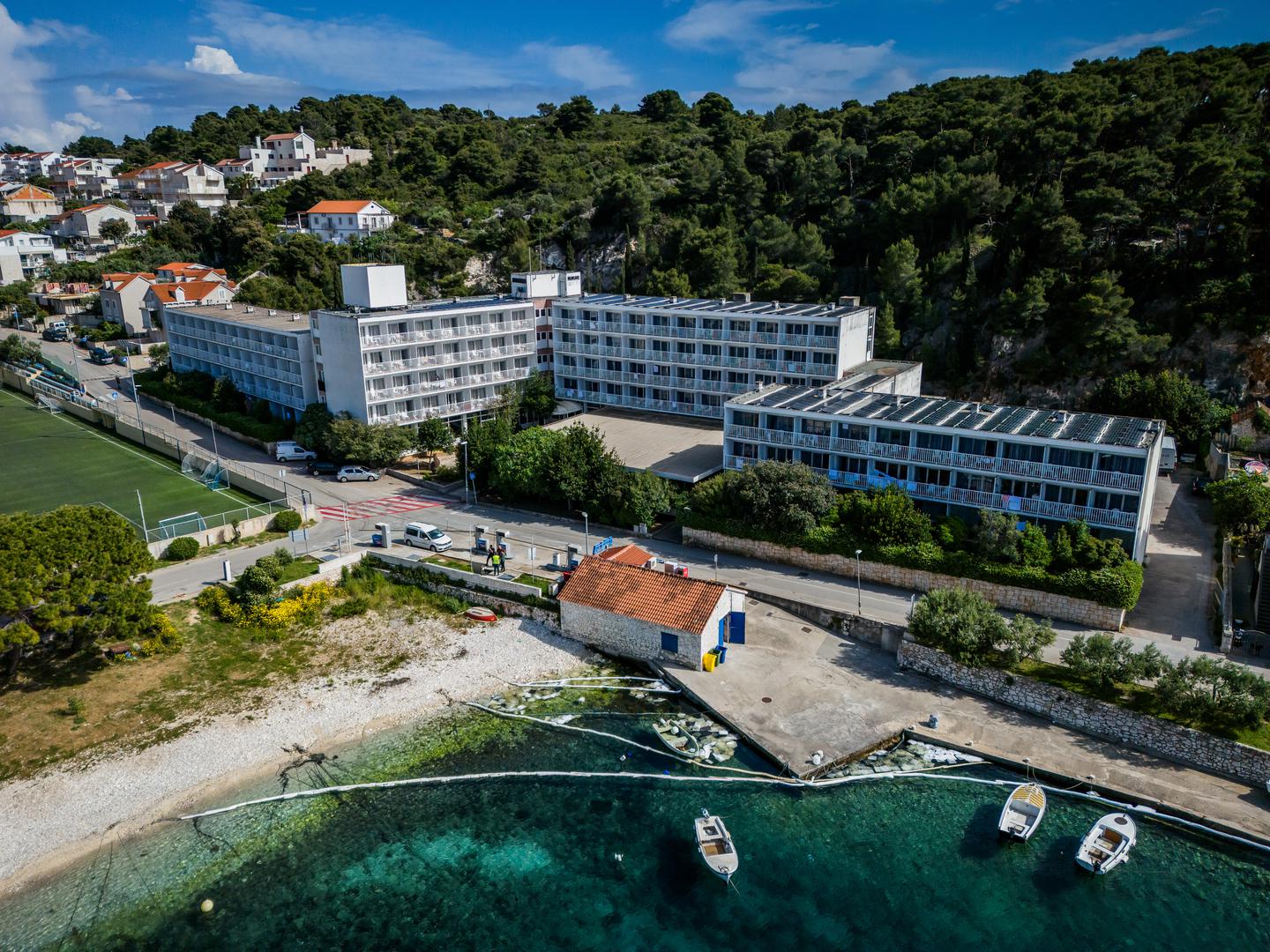 Ina je potvrdila odgovornost za incident, objasnivši da je do istjecanja dizelskog goriva došlo neočekivano. Aktivirani su svi protokoli, a uzrok se istražuje.