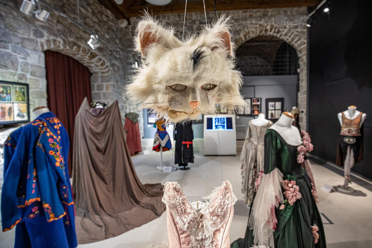 U sklopu Dubrovackih ljetnih igra, otvorena retrospektivna izlozba „Beskompromisno svoja“ – Ika Skomrlj Ajki