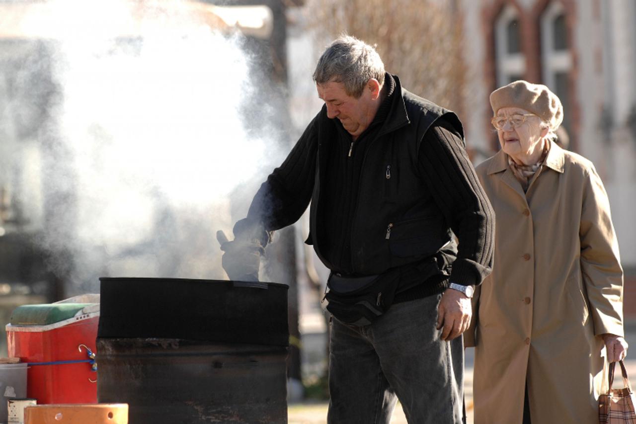 '15.11.2010., Cakovec- Sezoni pecenih kestena polako se blizi kraj. Photo: Vjeran Zganec Rogulja/PIXSELL'